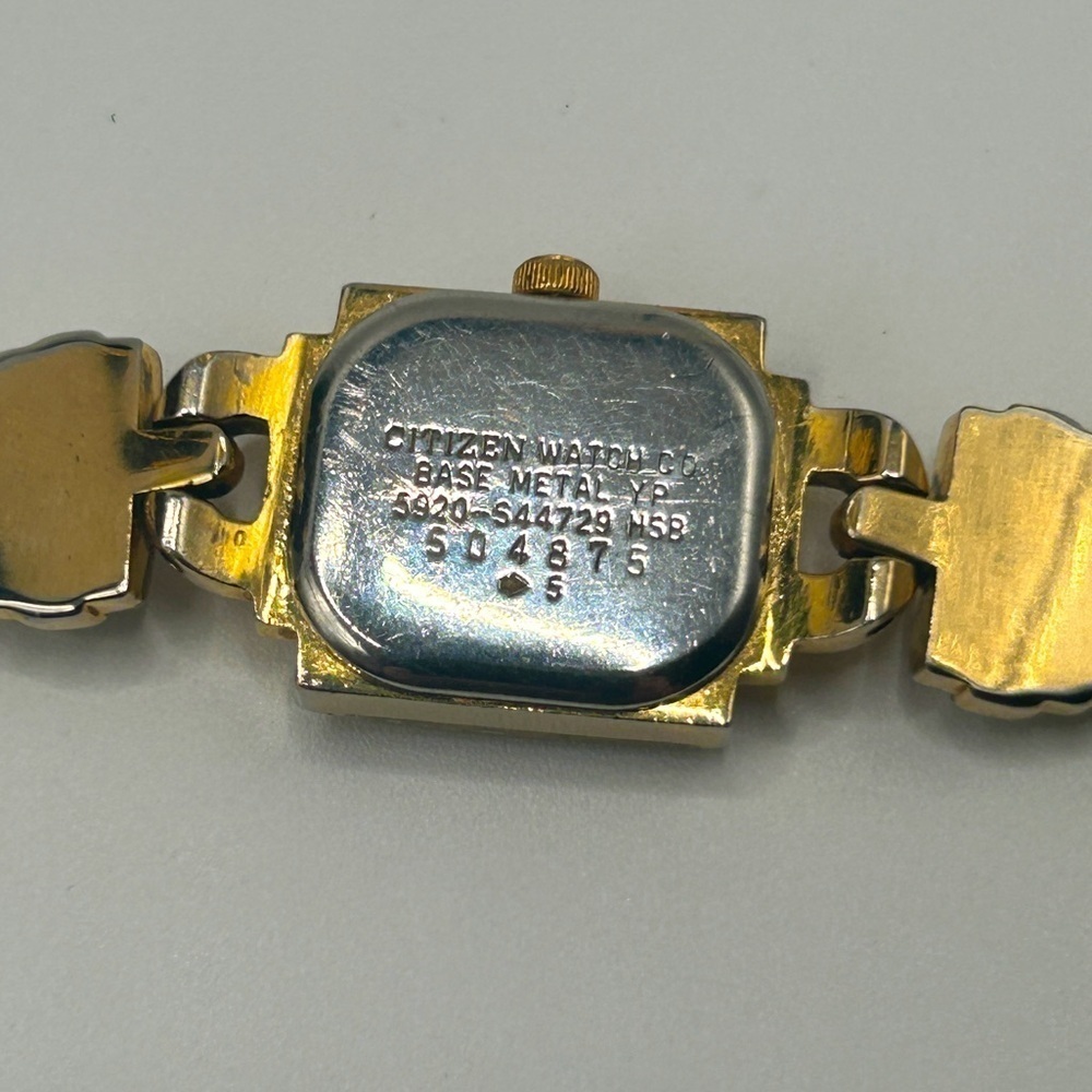 Vintage Citizen Gold and Silver Bracelet Watch - Picture 3 of 10